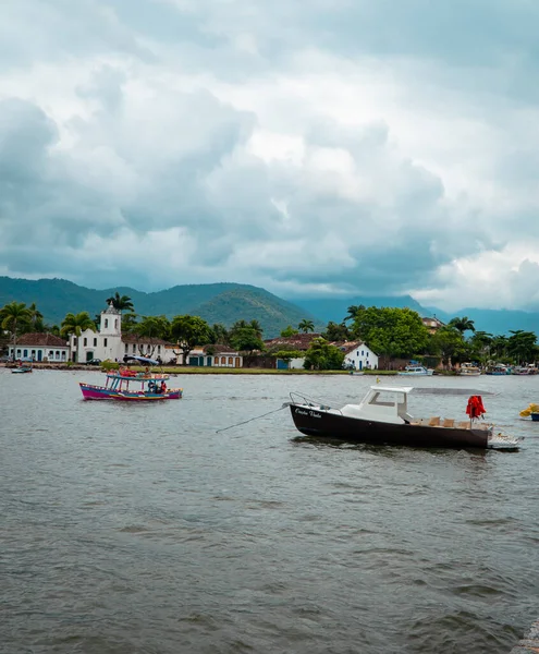 Colpo Verticale Barche Chiesa Samba Bencao Paraty Brasile — Foto Stock