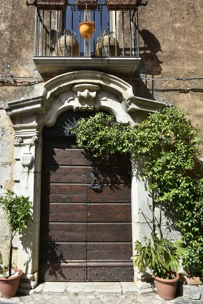 Κλείσιμο Πόρτας Παλιού Σπιτιού Στη Λενόλα Της Ιταλίας — Φωτογραφία Αρχείου