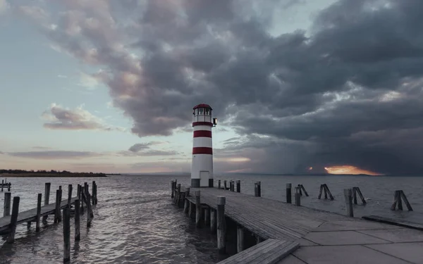 Fyren Podersdorf Mot Den Molniga Himlen Podersdorf See Österrike — Stockfoto