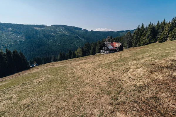 Traditionelle Berghütten Nationalpark Riesengebirge Tschechische Republik Hohe Bergwiese Und Traditionelle — Stockfoto