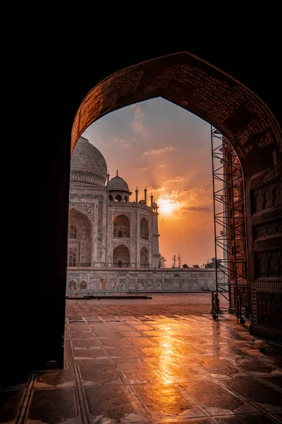 Plano Vertical Una Vista Panorámica Del Mausoleo Taj Mahal Atardecer — Foto de Stock