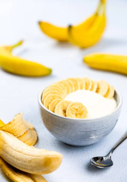 Selective Cream Dessert Banana Fruit Bowl Blue Background — Stock Photo, Image