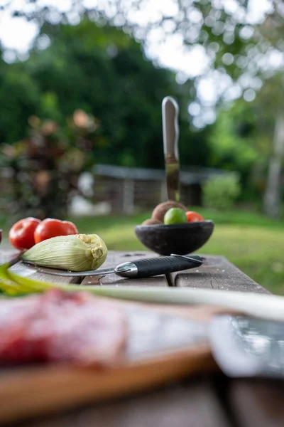 Een Pan Groenten Houten Tafel — Stockfoto