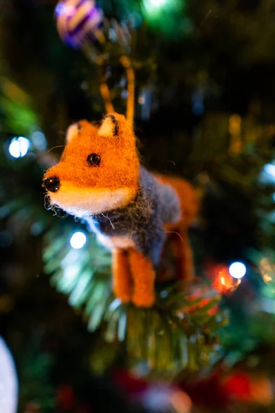 Ağaçtaki Tilki Noel Süslemesinin Yakın Çekimi — Stok fotoğraf