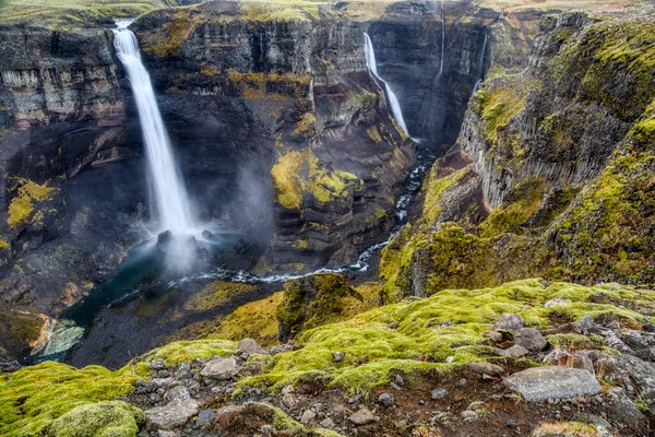 Uma Vista Fascinante Cachoeira Haifoss Islândia — Fotografia de Stock