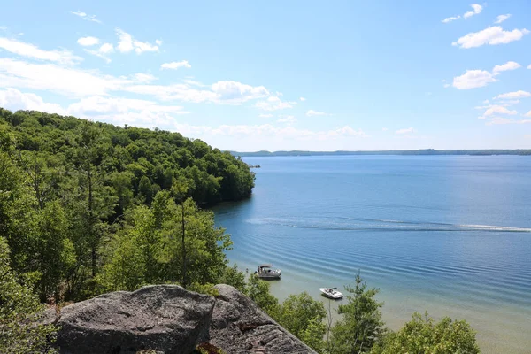 Beautiful View Blue Sea Ships Coast Green Forests Seashore — Stock Photo, Image