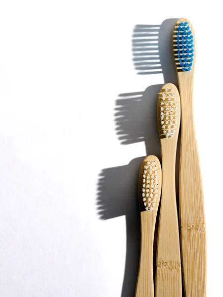 Photo Eco Friendly Bamboo Toothbrushes White Blue Bristles White Background — Stock Photo, Image