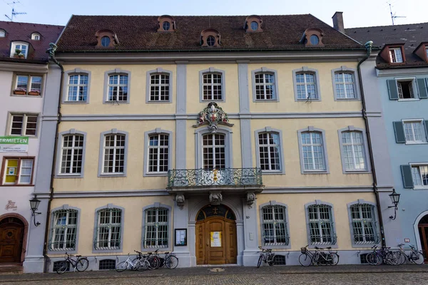 Eine Vertikale Aufnahme Vom Haus Zum Ritter Münsterplatz Freiburg Breisgau — Stockfoto