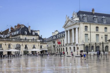 Burgundy Dükleri ve Malikaneleri Sarayı veya Palais des ducs et des Etats de Bourgogne Sarayı. Dijon.
