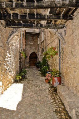 Vallecorsa 'da dar bir patika, yazın İtalya' nın Lazio bölgesinde bir köy.