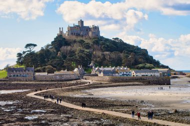 Cornwall 'daki St. Michael Dağı' nın manzarası çok güzel.
