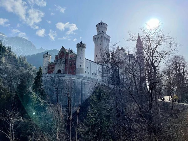 Castelo Histórico Com Uma Parede Pedra Uma Colina Com Céu — Fotografia de Stock