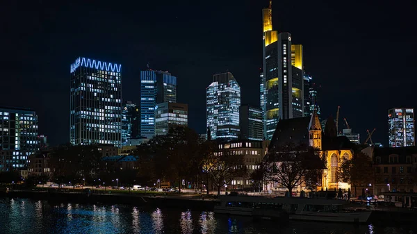 Budynki Frankfurtu Nad Menem Nocy — Zdjęcie stockowe