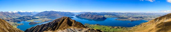 ニュージーランドのロイのピーク山の美しいショット WanakaとGlendhu湾の間に立って — ストック写真