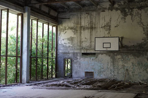 Opuštěné Opuštěné Basketbalové Hřiště Pripyatu Černobylská Vyloučená Zóna — Stock fotografie