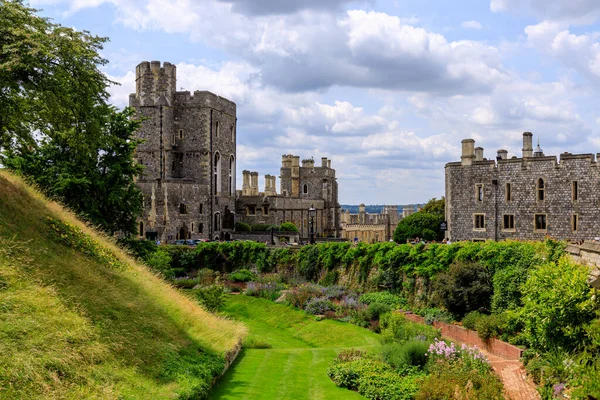 Uma Vista Panorâmica Castelo Windsor Com Jardim Berkshire Reino Unido — Fotografia de Stock