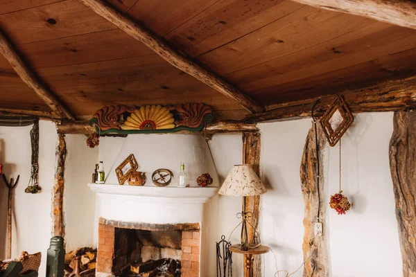 Interior Uma Tradicional Sala Madeira Guatemalteca Com Ornamentos — Fotografia de Stock