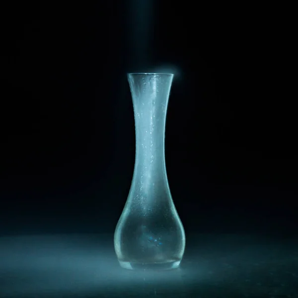 Вертикальный Крупный План Бутылки Вазы Тёмном Фоне — стоковое фото
