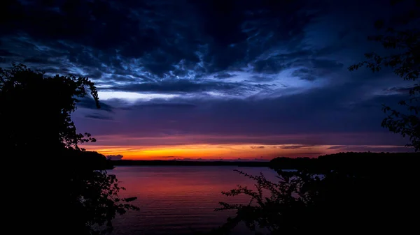 夕暮れ時の海の美しい景色 — ストック写真