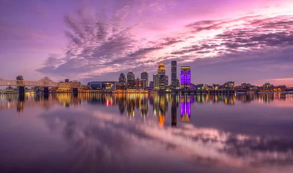 Beau Cliché Louisville Dans Soirée — Photo