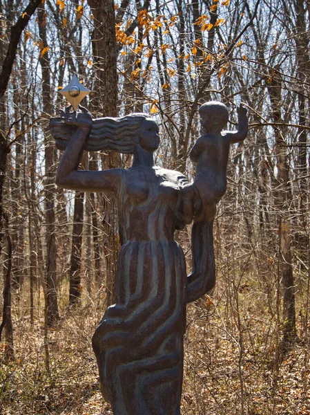 오버랜드 수목원에 조각상들의 — 스톡 사진