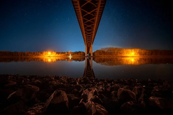 Eine Schöne Aufnahme Der Rendsburger Hochbrücke Neben Einem Fluss Und — Stockfoto