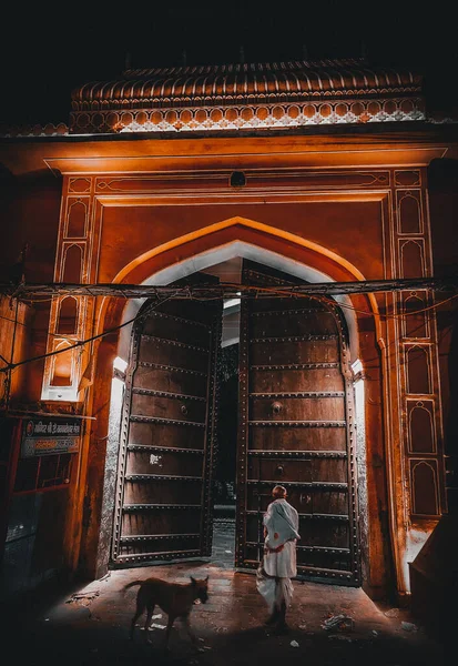 Beautiful View Man Entrance Old Temple — Stock Photo, Image