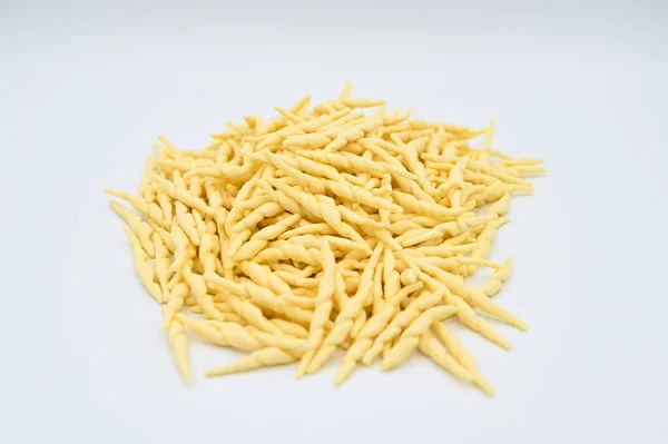 Een Close Van Rauwe Trofie Pasta Een Witte Achtergrond — Stockfoto