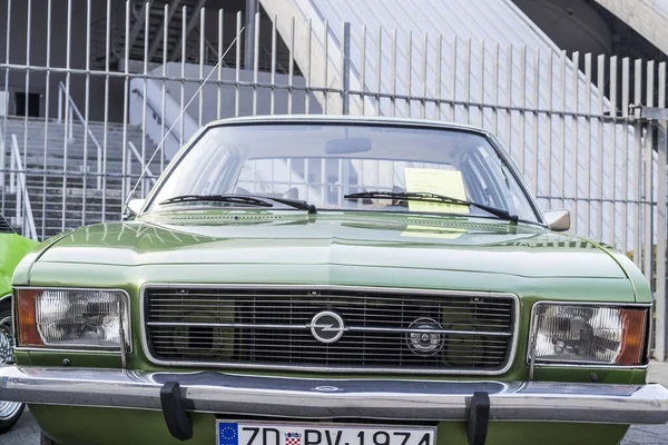 Зелений Автомобіль Opel Rekord Виставлений Класичній Автомобільній Виставці Задарі Хорватія — стокове фото