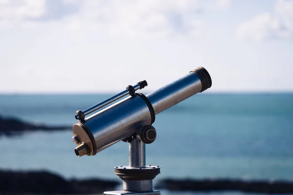 Nahaufnahme Eines Kleinen Teleskops Den Blick Vom Strand Auf Das — Stockfoto