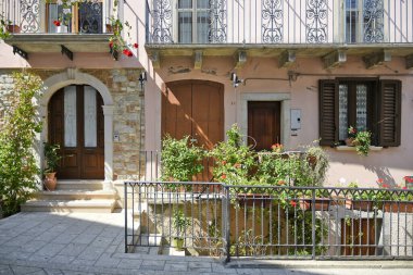 Galdo 'da San Bartolomeo' da bir evin ön cephesine yakın çekim.