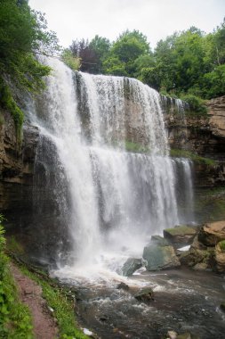 Ontario, Kanada 'da güzel bir şelale manzarası