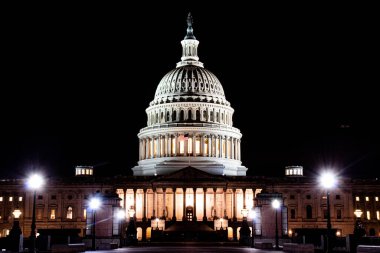 Washington 'daki Birleşik Devletler Kongre Binası' nın gece görüşü.