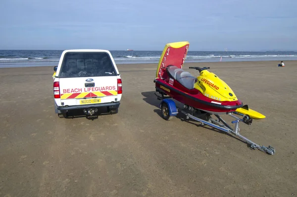 Eine Strandrettungsausrüstung Und Ein Auto Seaton Carew Hartlepool County Durham — Stockfoto