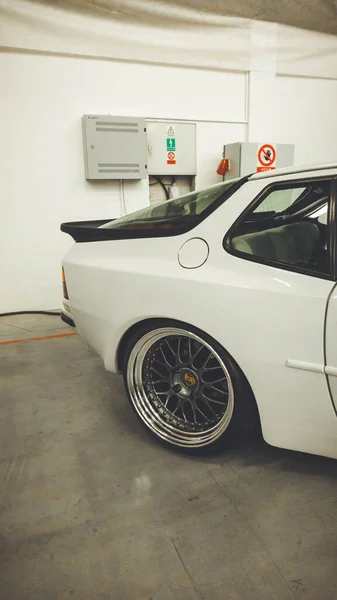 Plan Vertical Une Porsche 924 Blanche Lors Une Expo Prague — Photo