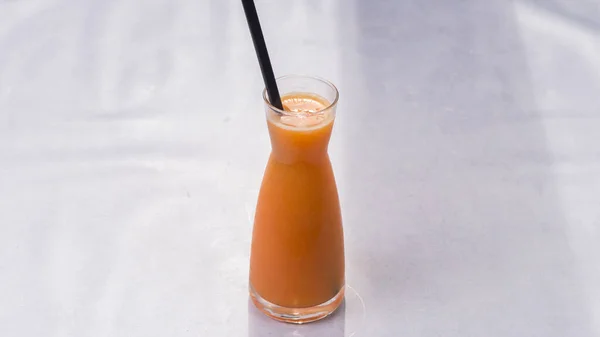 Der Orangensaft Cocktail Mit Dem Stock — Stockfoto