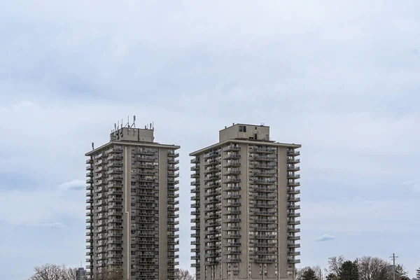 Мальовничий Вид Дві Кондомініумні Будівлі Фоні Блакитного Неба — стокове фото