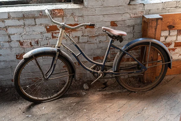 Armazém Abandonado Com Uma Bicicleta Antiga Vintage Dayton Ohio — Fotografia de Stock