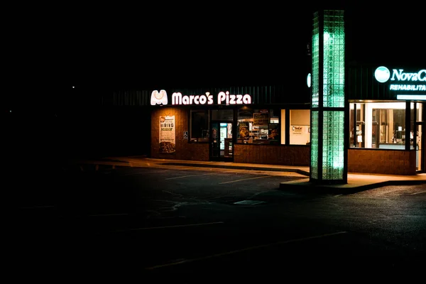 Exterior Pizzeria Marco Pizza Novacare Medical Rehabilitation Center Night — Stock Photo, Image