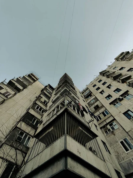 Tiro Ângulo Baixo Edifício Residencial Alto Soviético Cargo — Fotografia de Stock