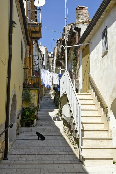 イタリアのバジリカータ地方の村Grumento Novaの通り — ストック写真