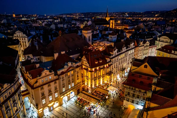 Çek Cumhuriyeti Nin Prag Şehrinin Tarihi Binalarının Gece Havadan Görünüşü — Stok fotoğraf