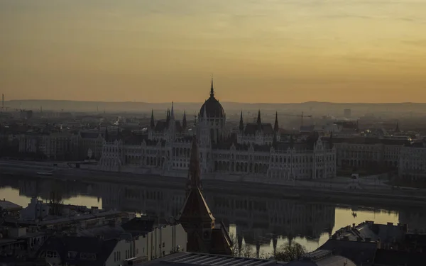 Μια Όμορφη Θέα Της Πόλης Της Βουδαπέστης Στο Ηλιοβασίλεμα — Φωτογραφία Αρχείου