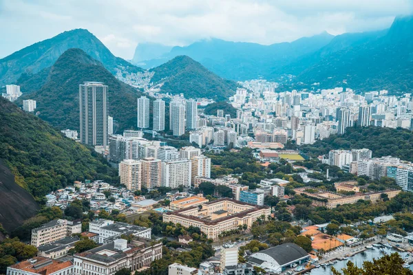 Sugarloaf Dağı 'ndan Rio' nun merkezinin havadan görünüşü