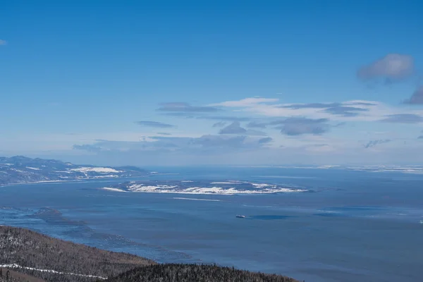 Krásný Výhled Moře Blízkosti Hor Zimě — Stock fotografie
