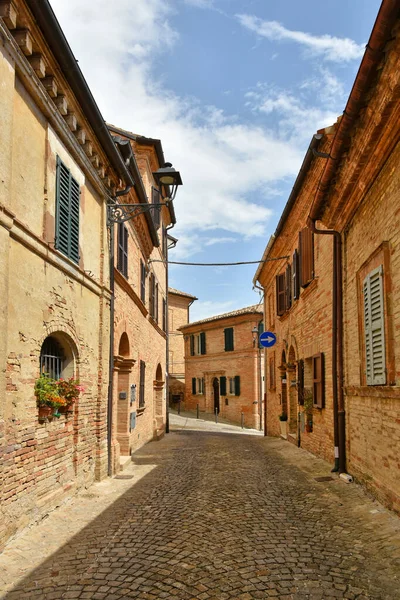Vertical Shot Narrow Street Old Houses Montecosaro Medieval Town Marche — Stock Photo, Image