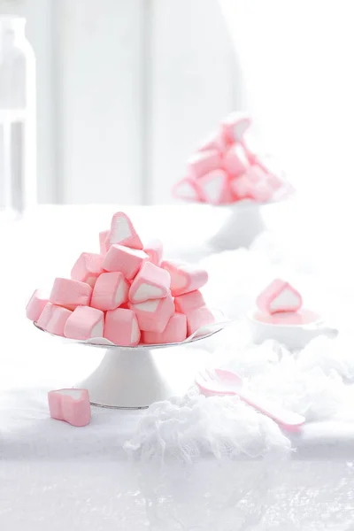 Vertical Shot Pink Marshmallows White Background — Stock Photo, Image