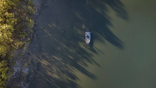 Повітряний Вид Рибалки Риболовецьким Човном Посеред Озера Гранд Оклахома Сонячний — стокове фото
