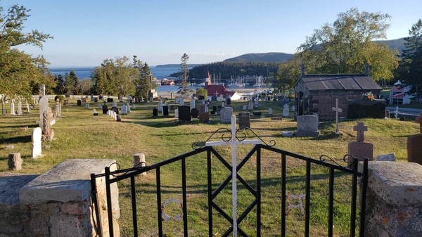 カナダ ケベック州タドゥサック町の墓地 — ストック写真