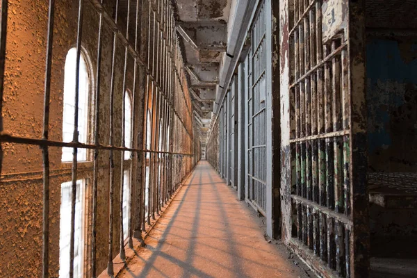 Long Corridor Wethered Prison Rusty Walls — Stock Photo, Image